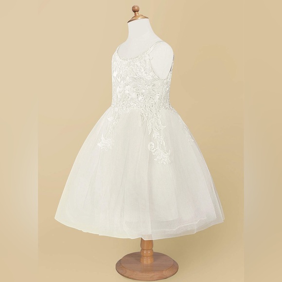 Azazie white Tulle and Lace Flower Girl Dress Size 8 - Picture 2 of 4